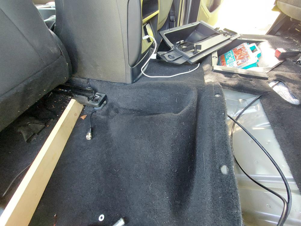 trs-3_ford_ranger_trail_comms_cb_antenna_1200.JPG