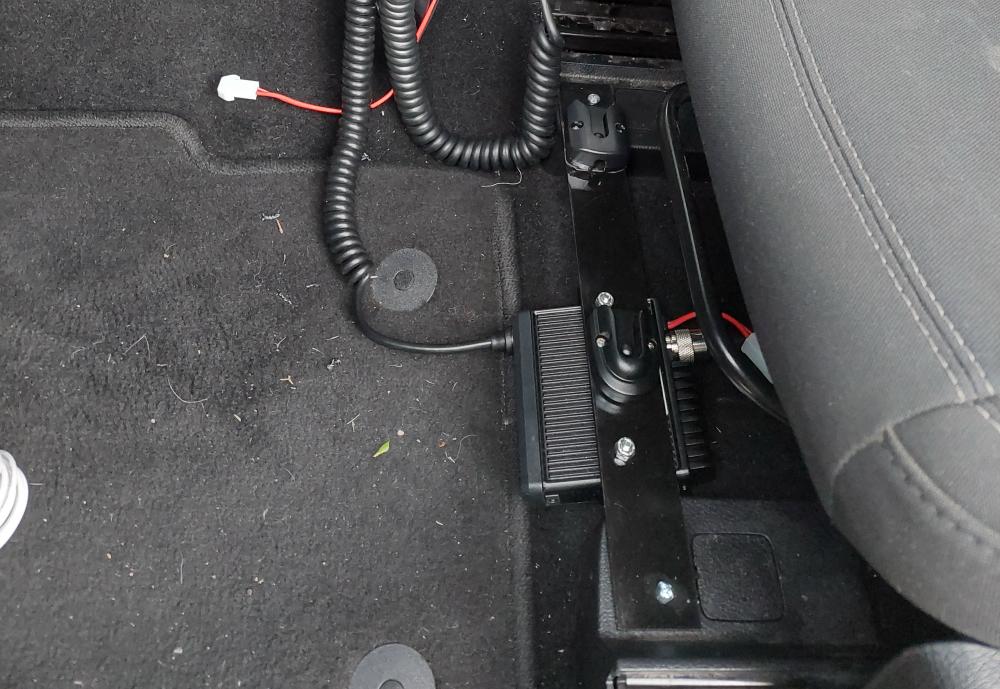 trs-3_ford_ranger_trail_comms_cb_antenna_1500.JPG