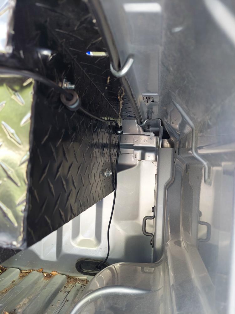 trs-3_ford_ranger_trail_comms_cb_antenna_700.JPG
