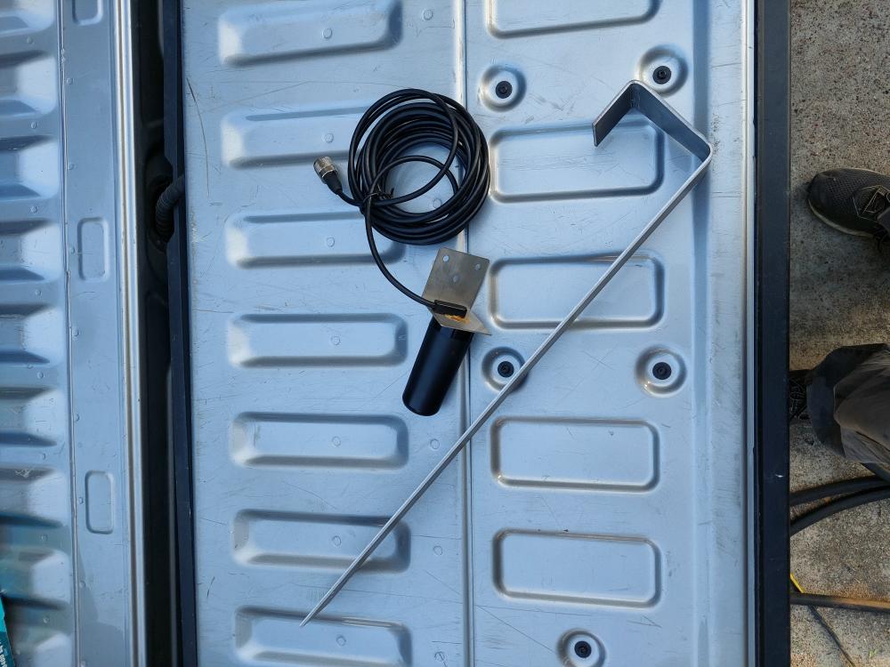 trs-3_ford_ranger_trail_comms_gmrs_antenna_150.JPG