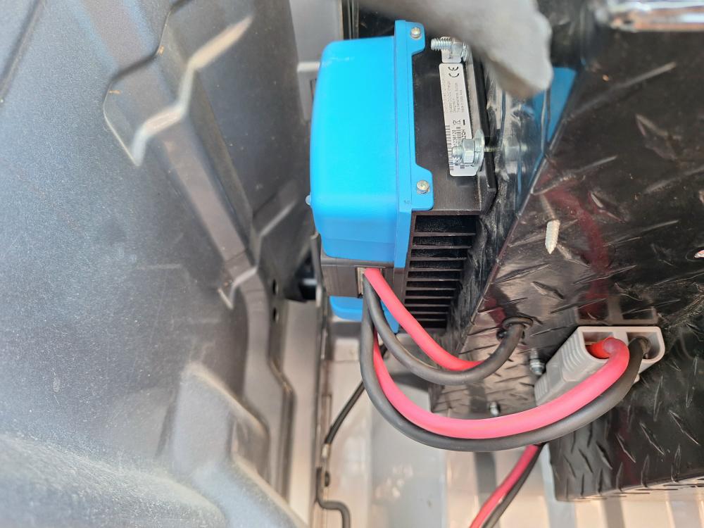 victron_dc_to_dc_charger.JPG-100.JPG