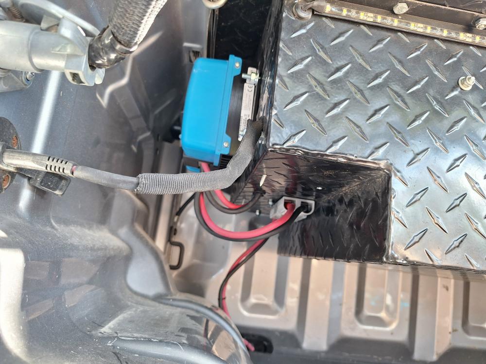 victron_dc_to_dc_charger.JPG-110.JPG