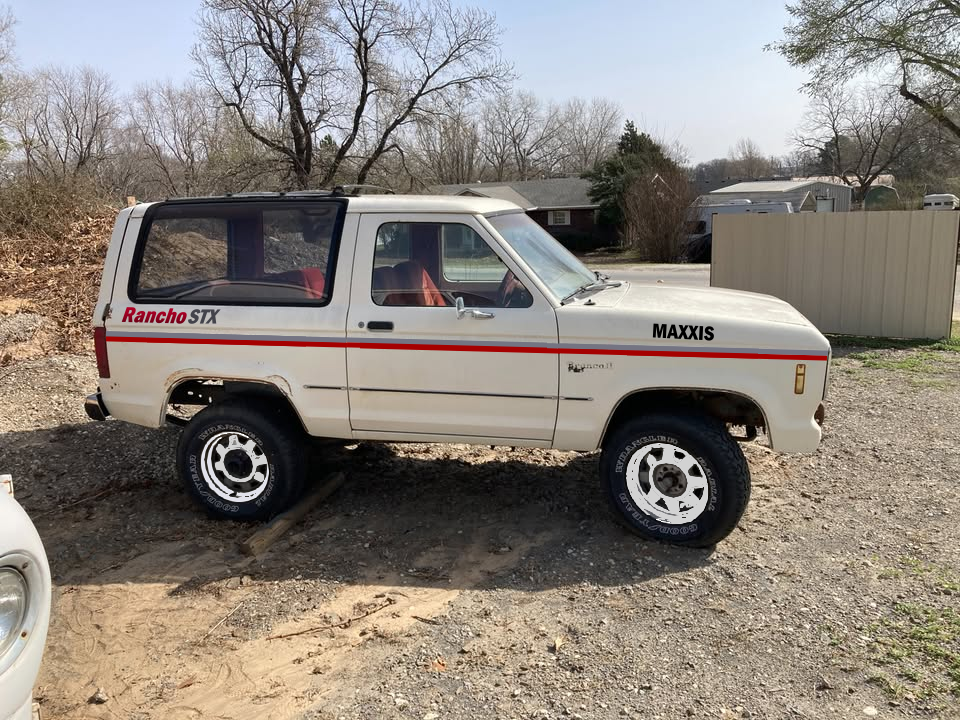 white_rancho_bronco_ii-maxxis.PNG