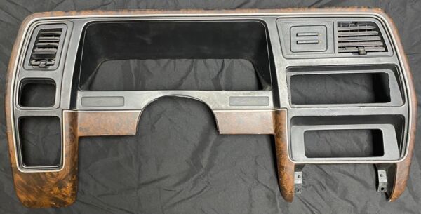 woodgrain dash bezel.jpg