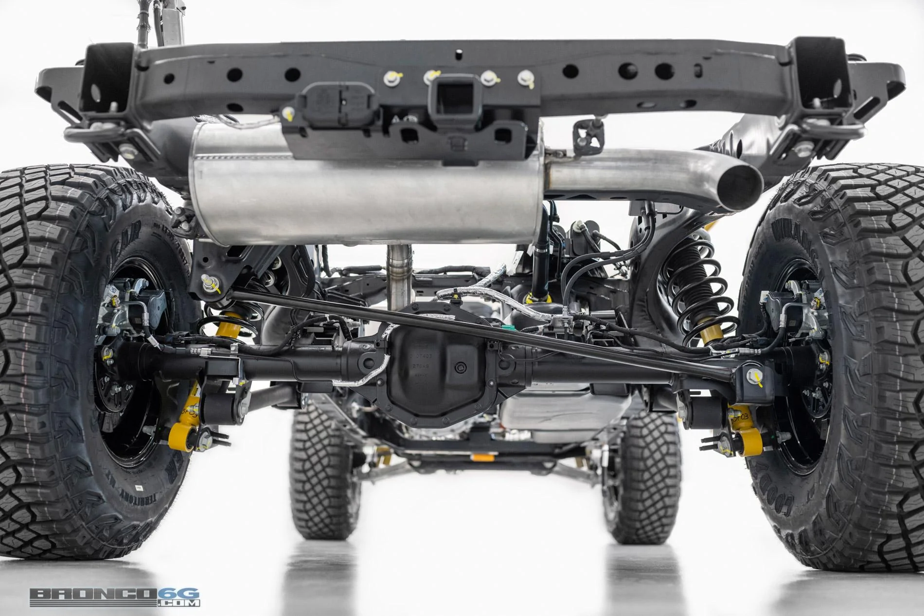 bronco_parts_03-jpg.10899