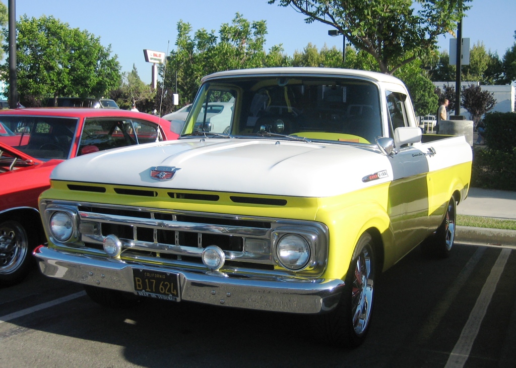 1961_Ford_F-100_Pickup.jpg