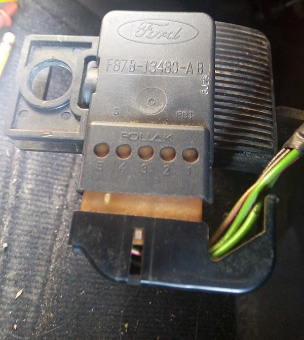 brake-switch-plug.jpg