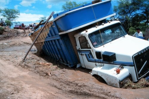 0263704-TruckInMud2.jpg