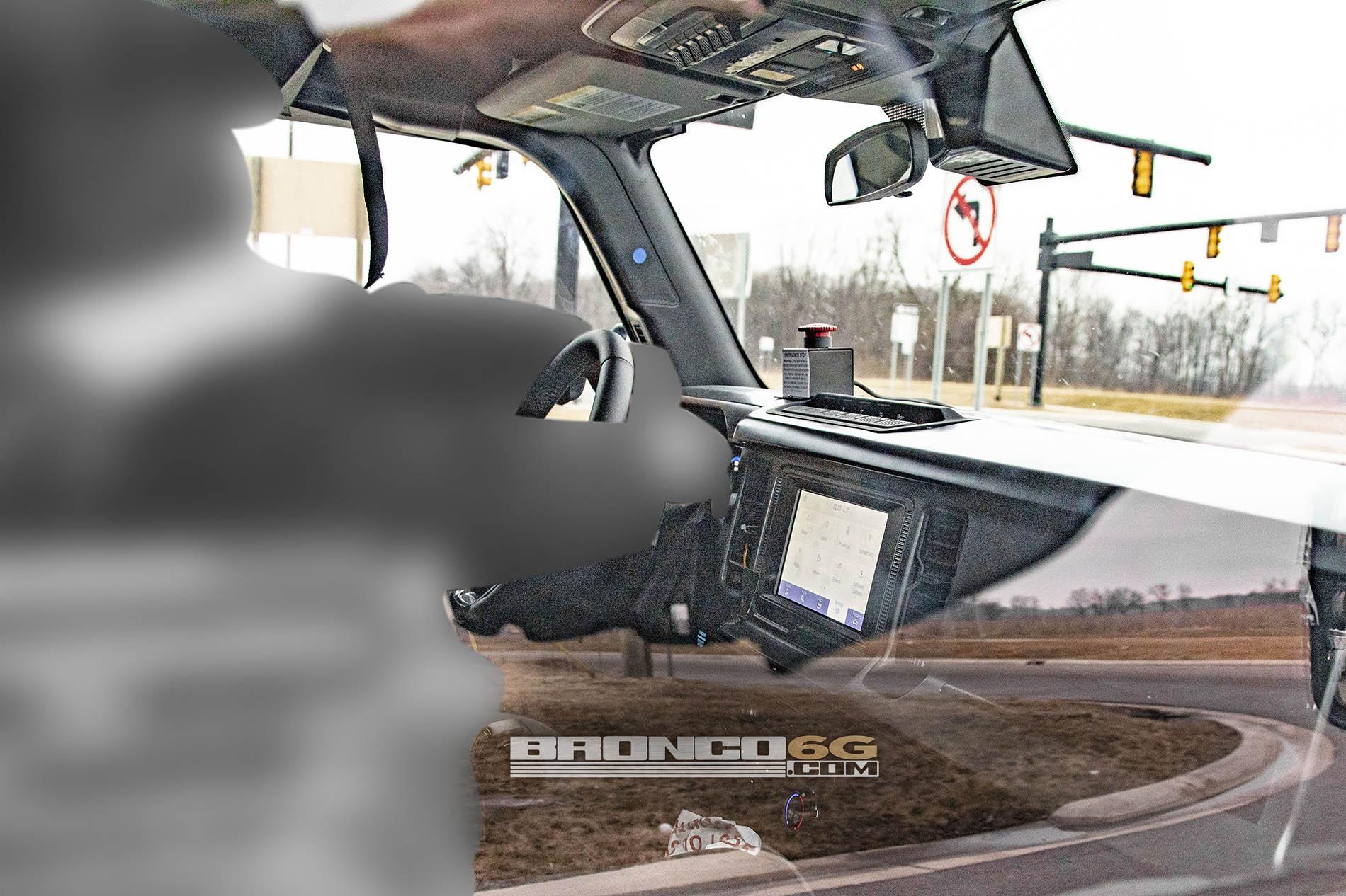 2021-Bronco-Interior-Bronco.int01.KGP.jpg