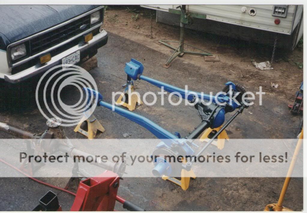 Radius arm bracket location - FW SAS