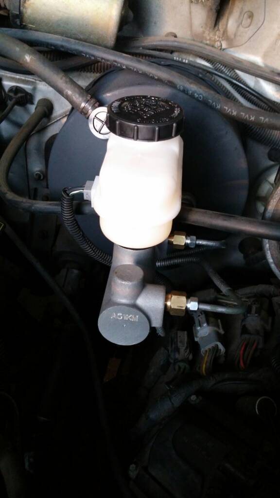 EXPLORER brake booster/master cyl......