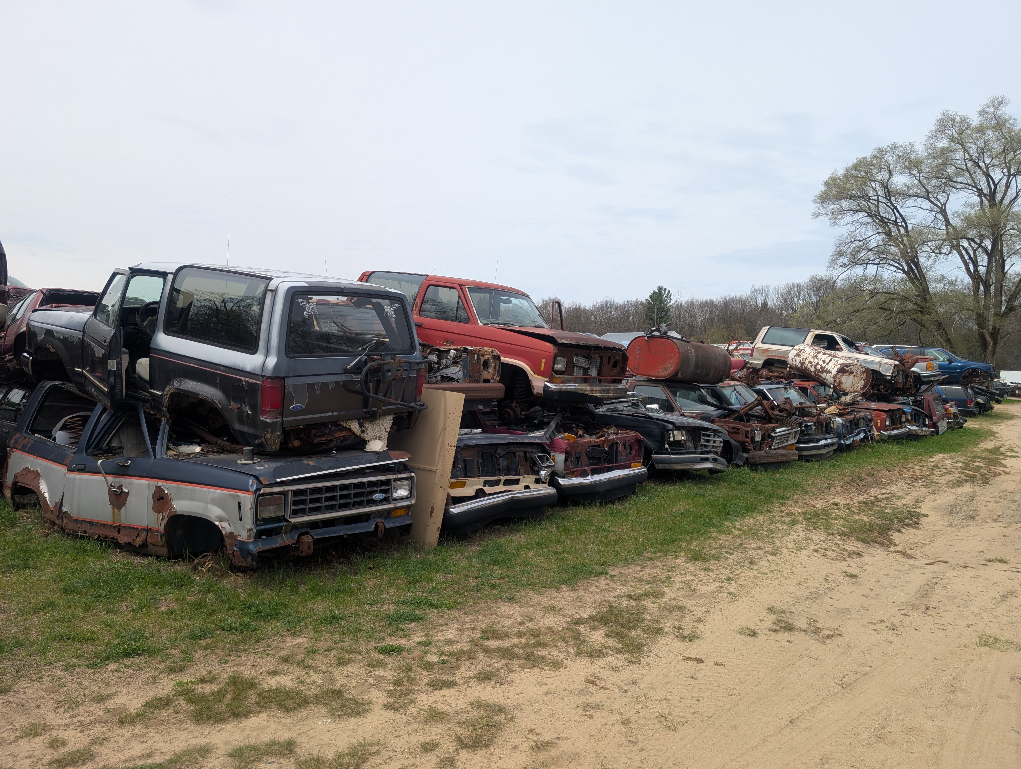 Detroit-area Junkyard Rangers - extremely pic-heavy