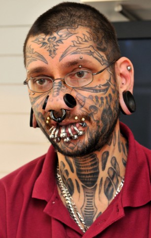girls-with-star-tattoos-on-face.jpg