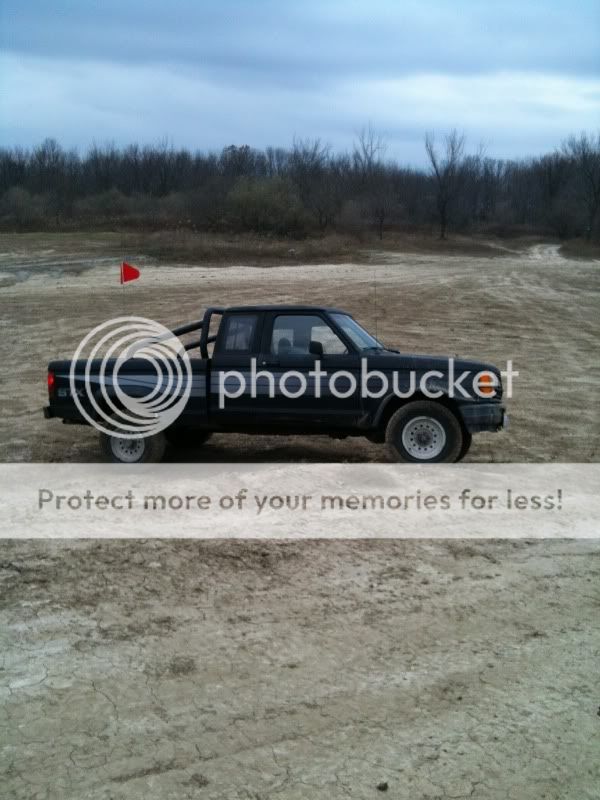 Offroading with some buddies... NOT 56K FRIENDLY!!!