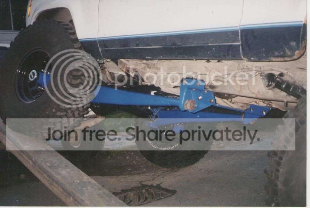 Radius arm bracket location - FW SAS