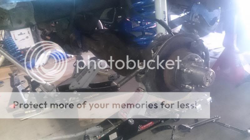 D35 Radius arm pivot or not?