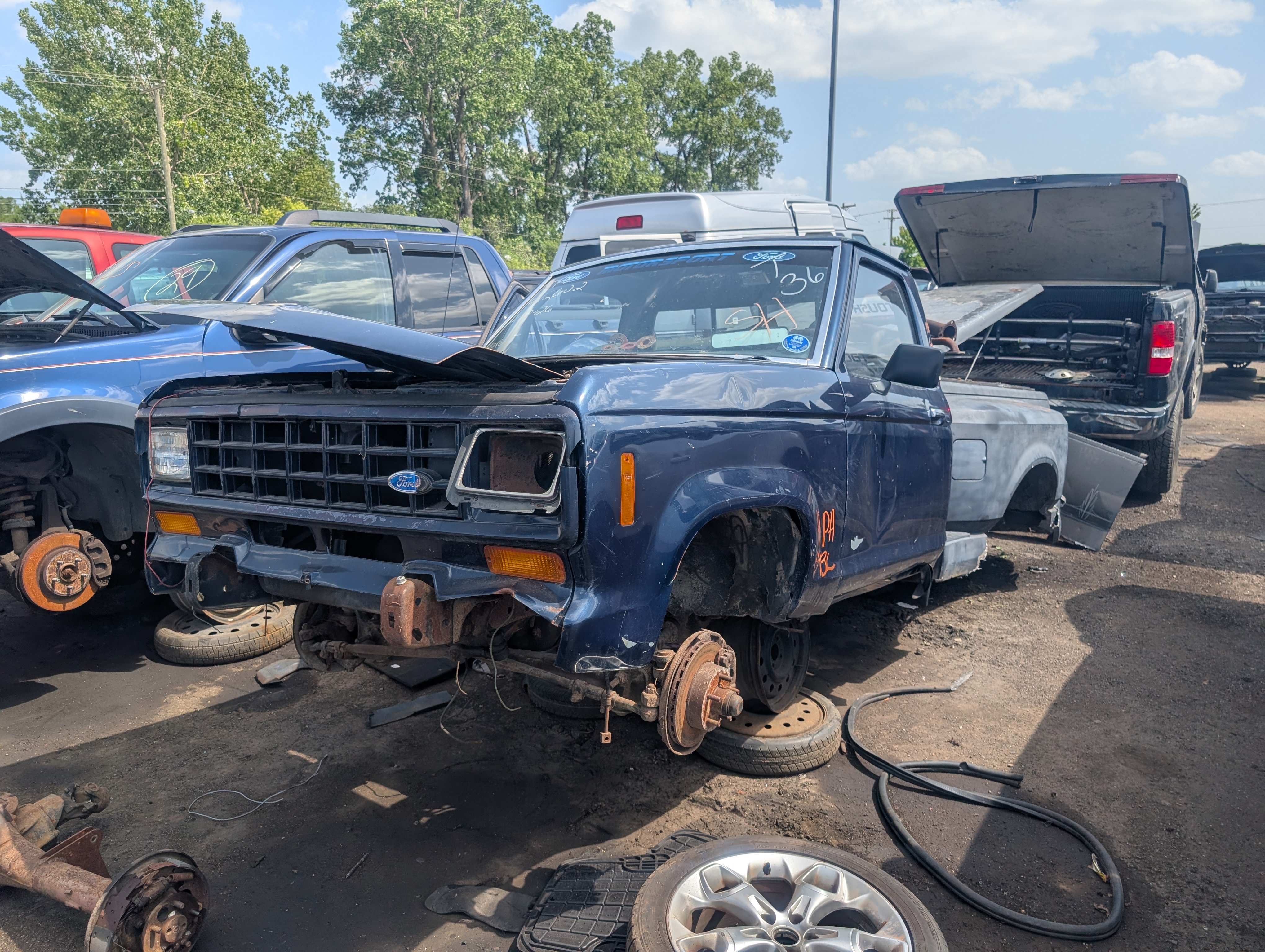 Detroit-area Junkyard Rangers - extremely pic-heavy
