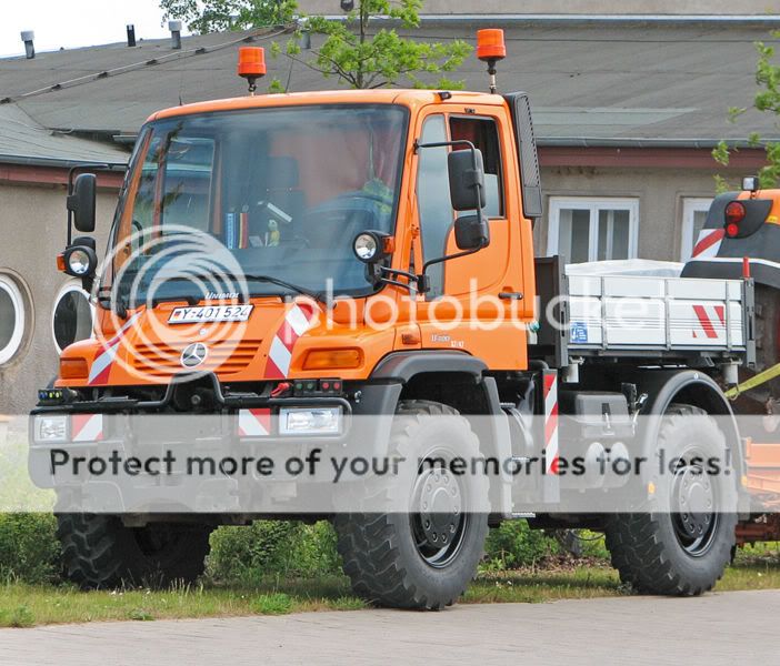 702px-Unimog_U400.jpg