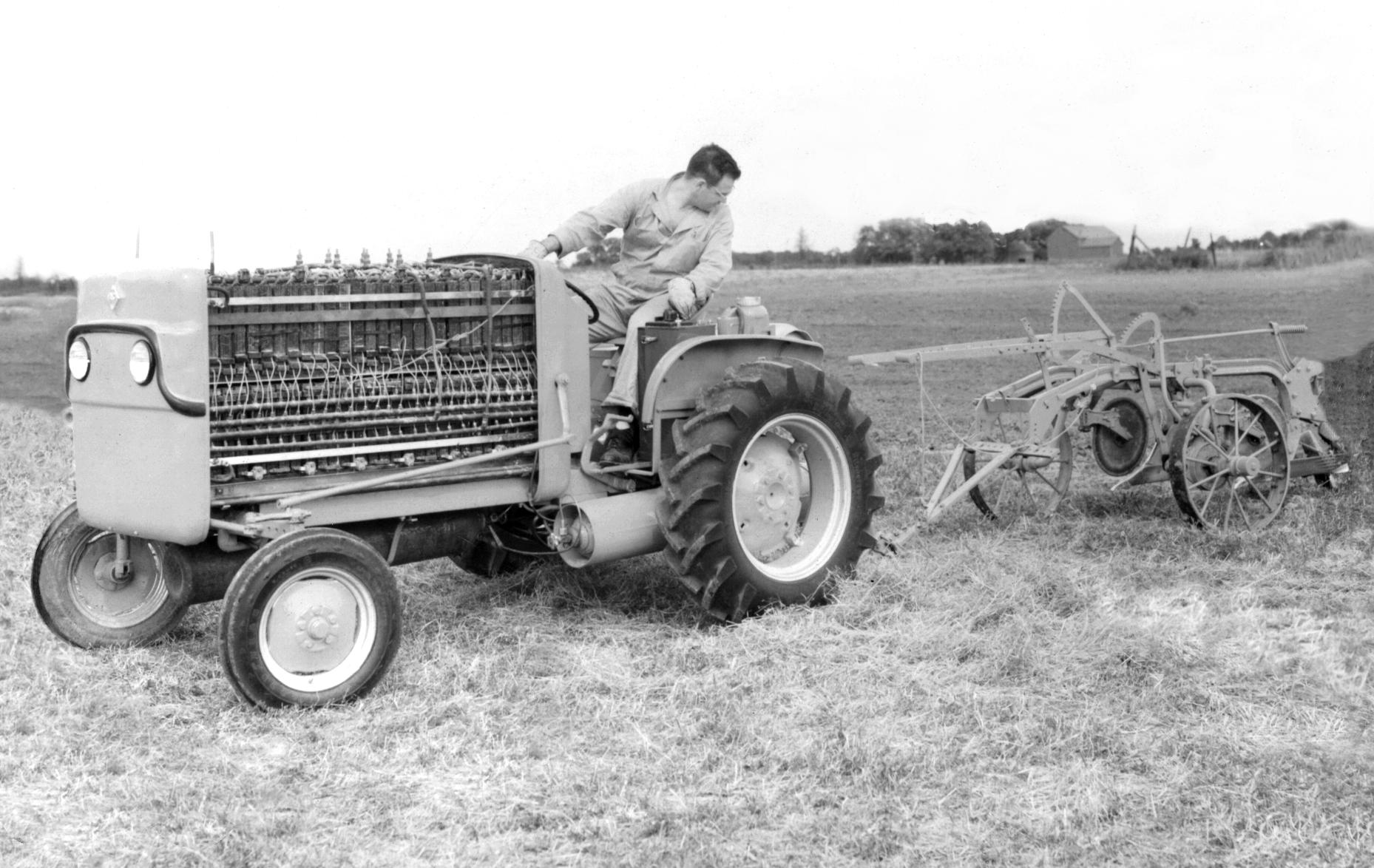 fuel_cell_tractor01.jpg