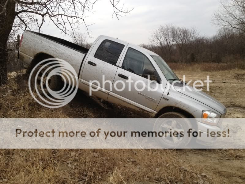 Offroading with some buddies... NOT 56K FRIENDLY!!!