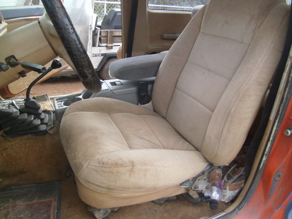 B2seatsandnewconsole9.jpg