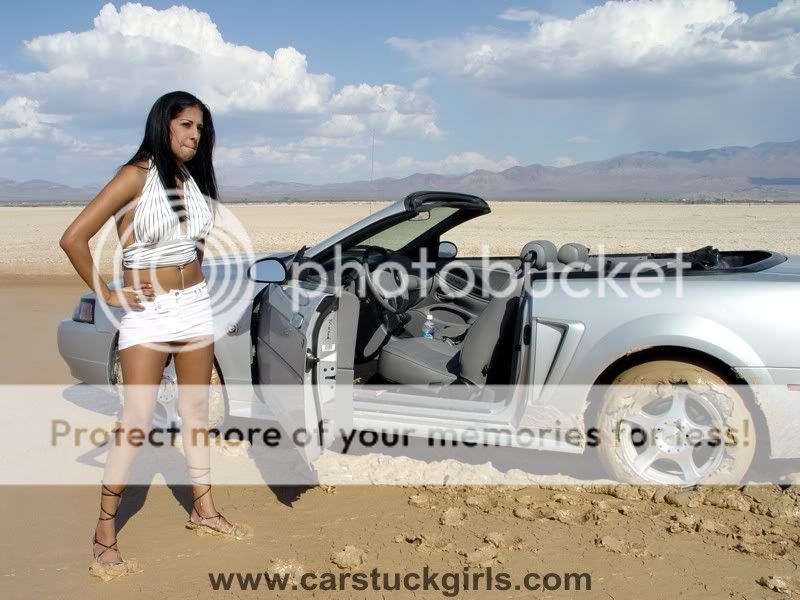 mustang_girl_mud_stuck_029.jpg