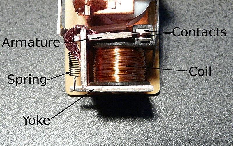 800px-Relay_Parts.jpg