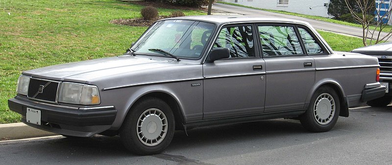 800px-Volvo-240DL.jpg