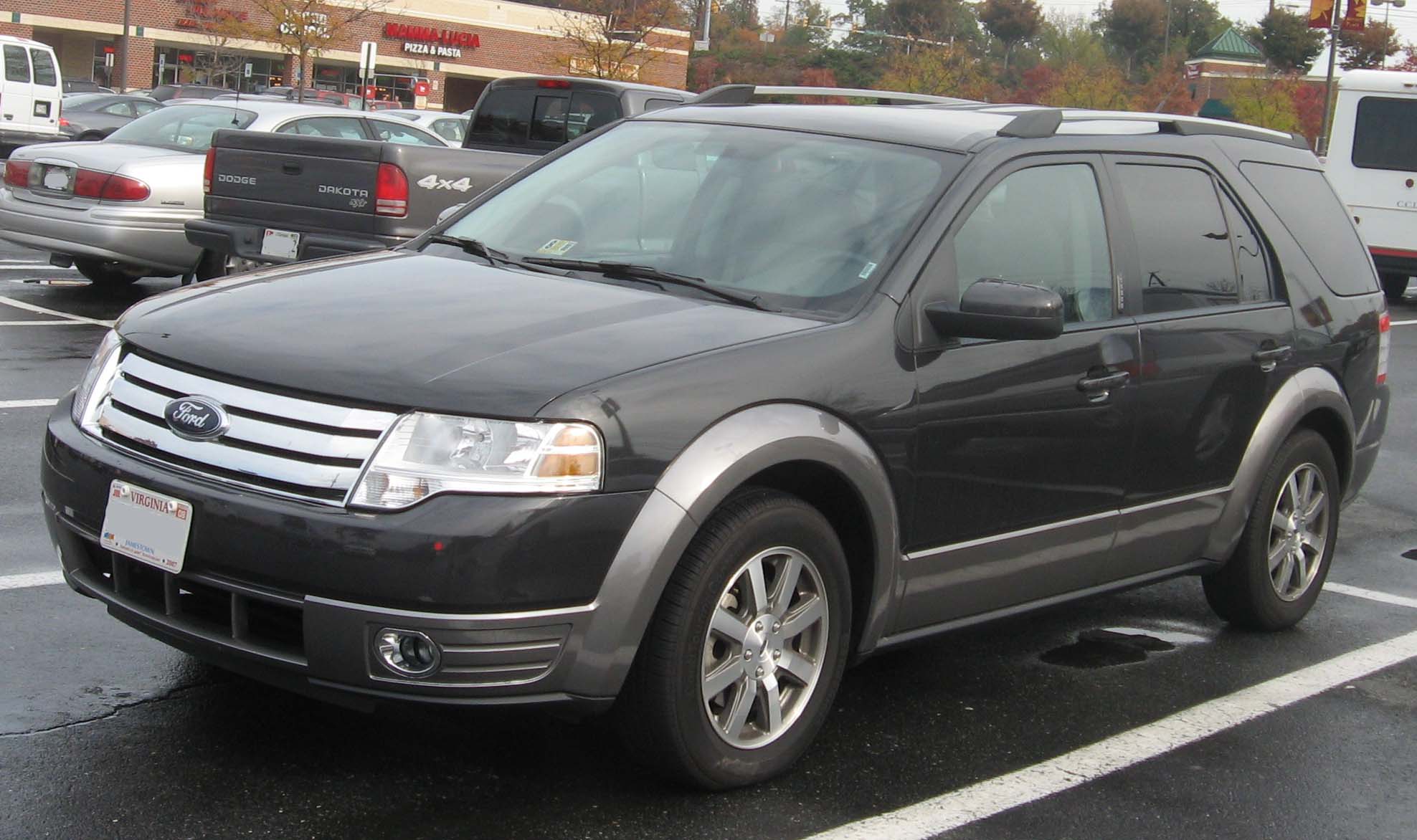2008_Ford_Taurus_X_SEL.jpg