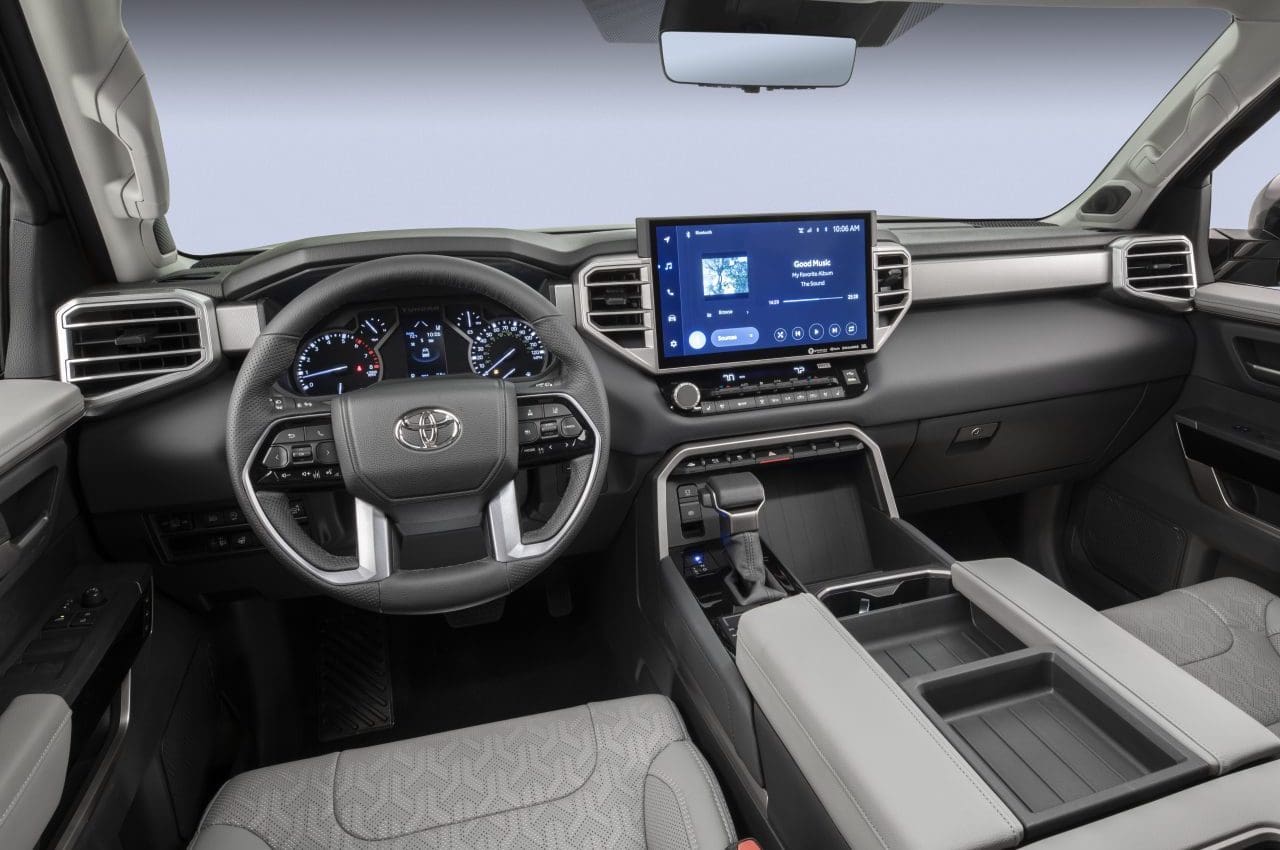 2022-Toyota-Tundra-Limited-interior-dashboard.jpg