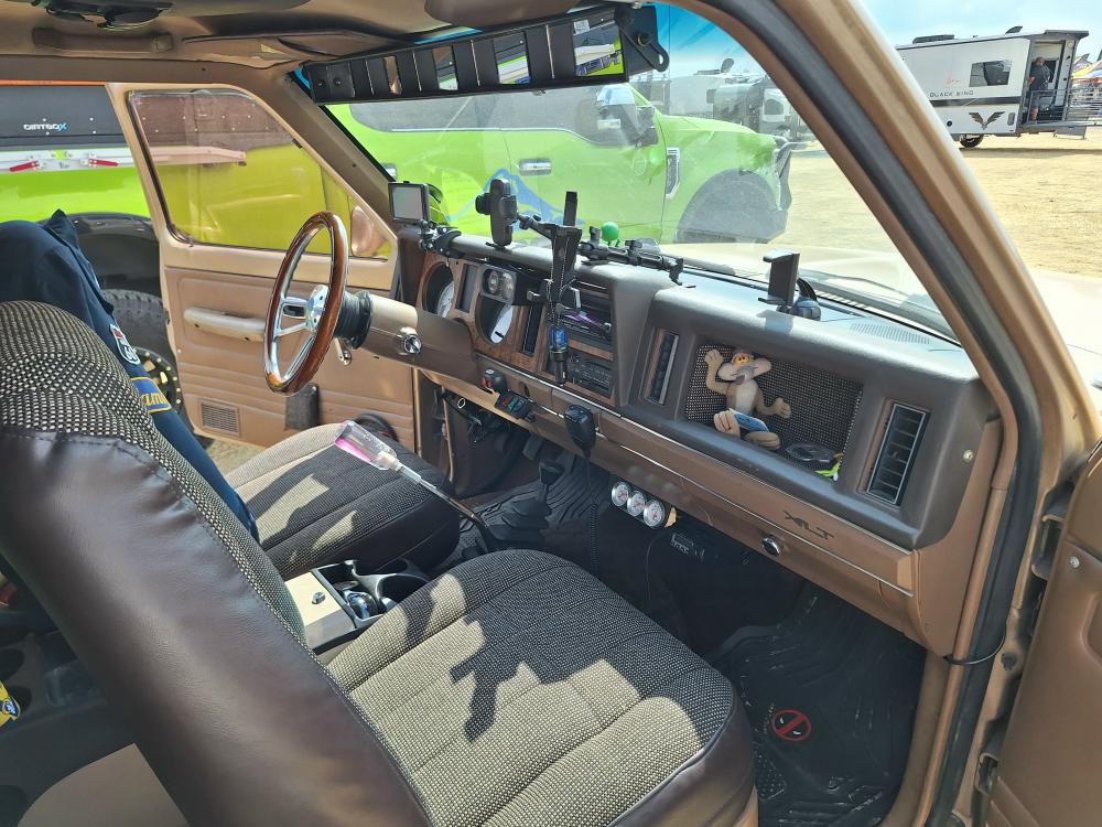 Interior shot of Rick Gonzalez 1987 Ford Ranger 4x4 Overlander - Photo 3
