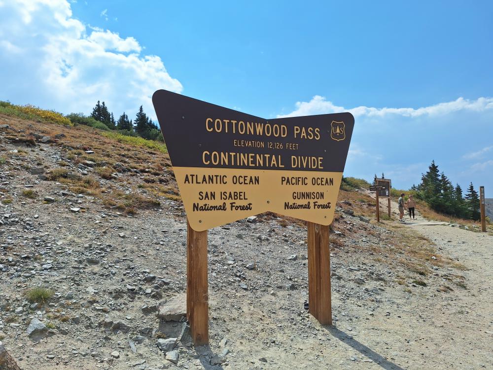 Cottonwood Pass - Continental Divide in Colorado