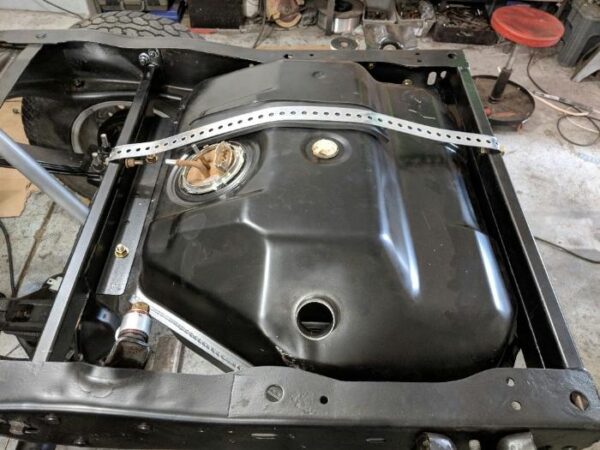 Bronco II fuel tank mounted in a Ford Ranger