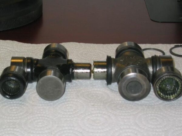 260x u-joint (left) versus a 760x (297x) u-joint (right)