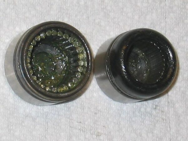 760x (297x) u-joint cap (left) versus 260x u-joint cap (right)