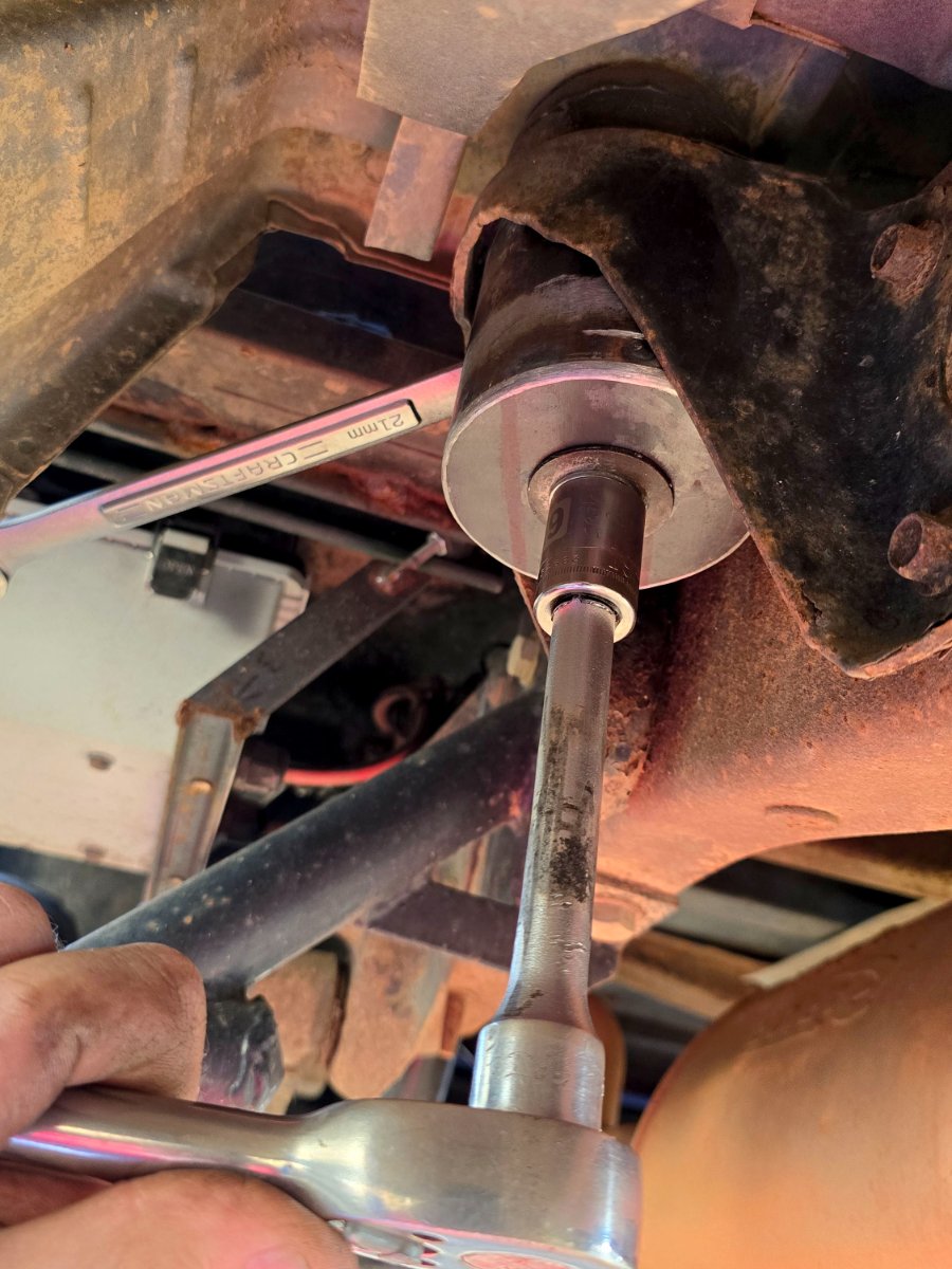 Separating bushings with a special tool