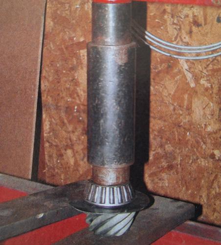 Pressing bearing onto the pinion