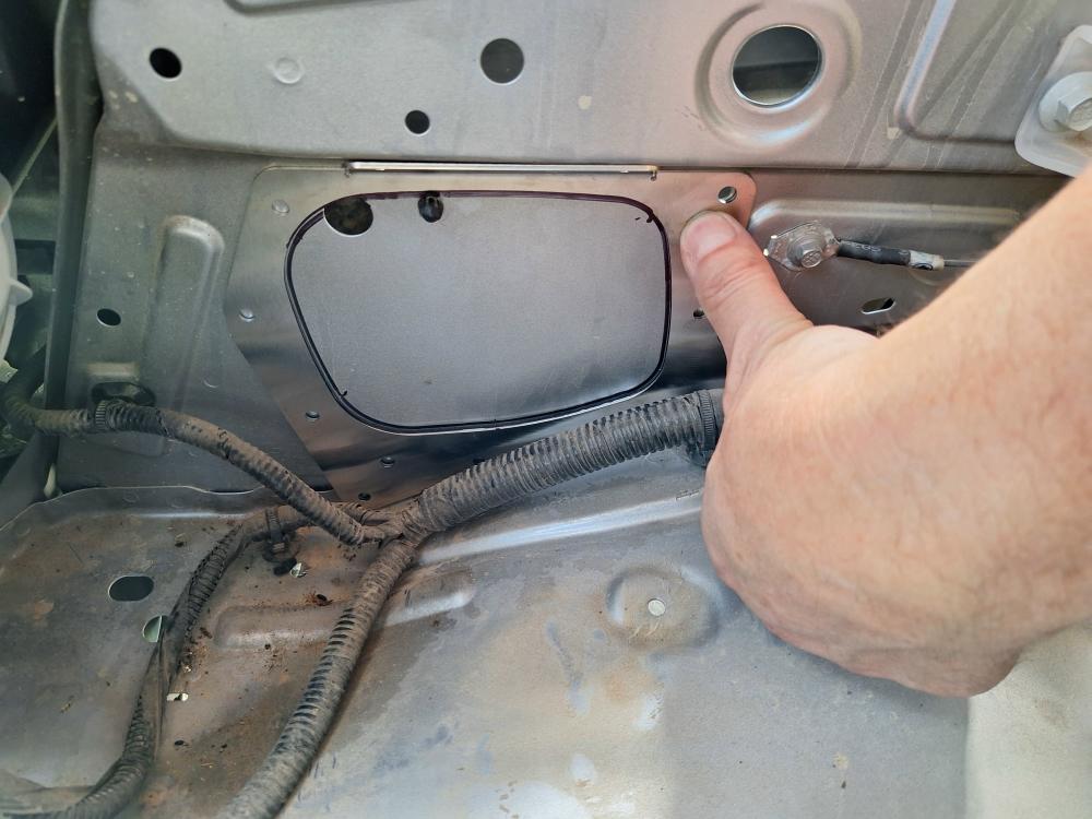 Position the inner support plate to the inner fender using the 6mm hole that's already there