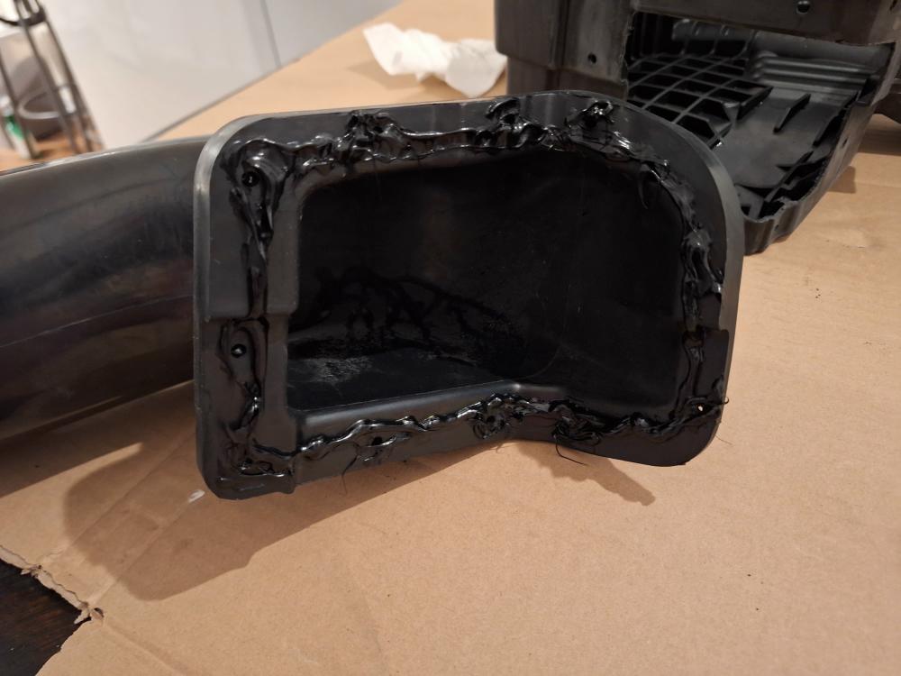 You have to apply Sikaflex 227 to the mounting surface of the snorkel hose before you bolt it on to help seal it