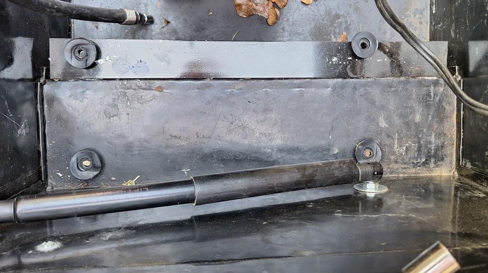Hard mounting Smittybilt 2781 compressor