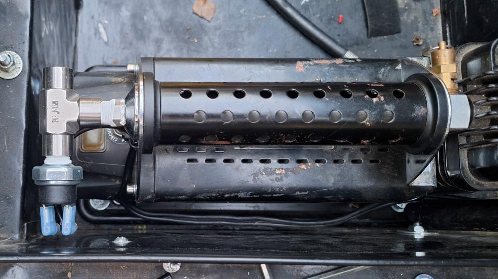Top view of t-fitting and pressure switch