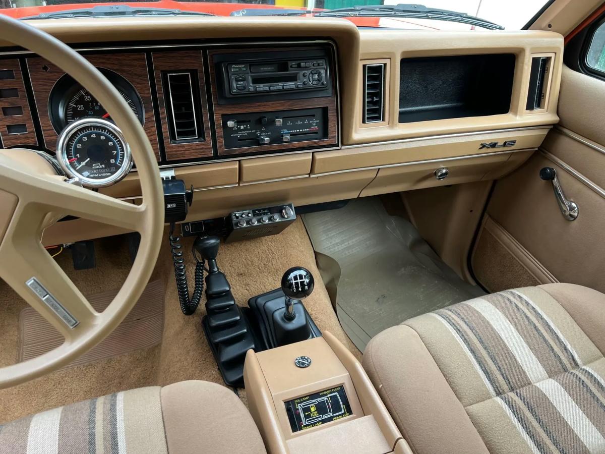 Ford Bronco II XLS dash and console