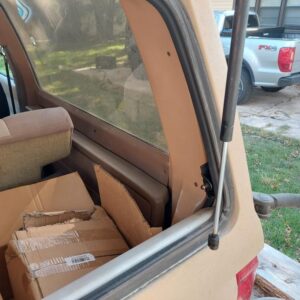 Rear hatch window strut