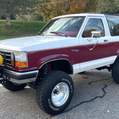 1989 Ford Bronco II With Brush Guard & Winch