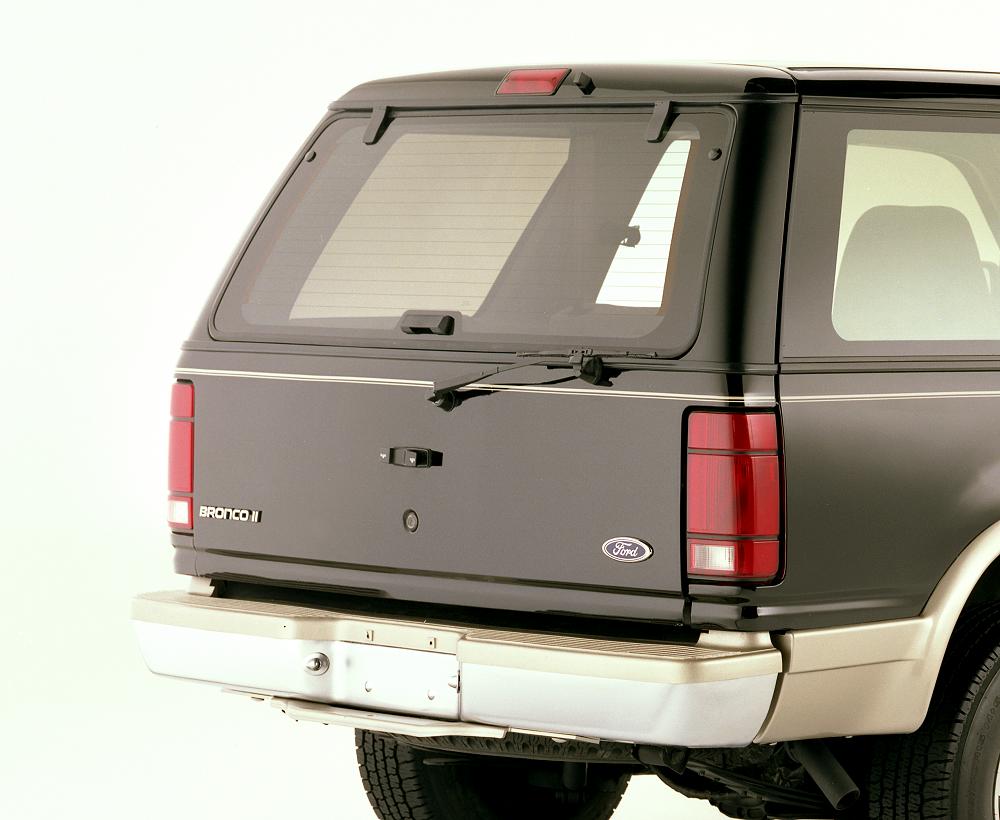 1990 Ford Bronco II UN46 Concept rear logo
