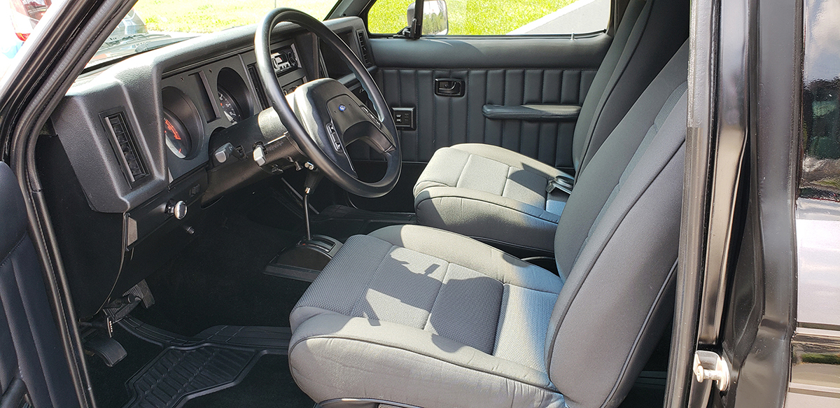 David Vargas 1987 Ford Bronco II - Interior