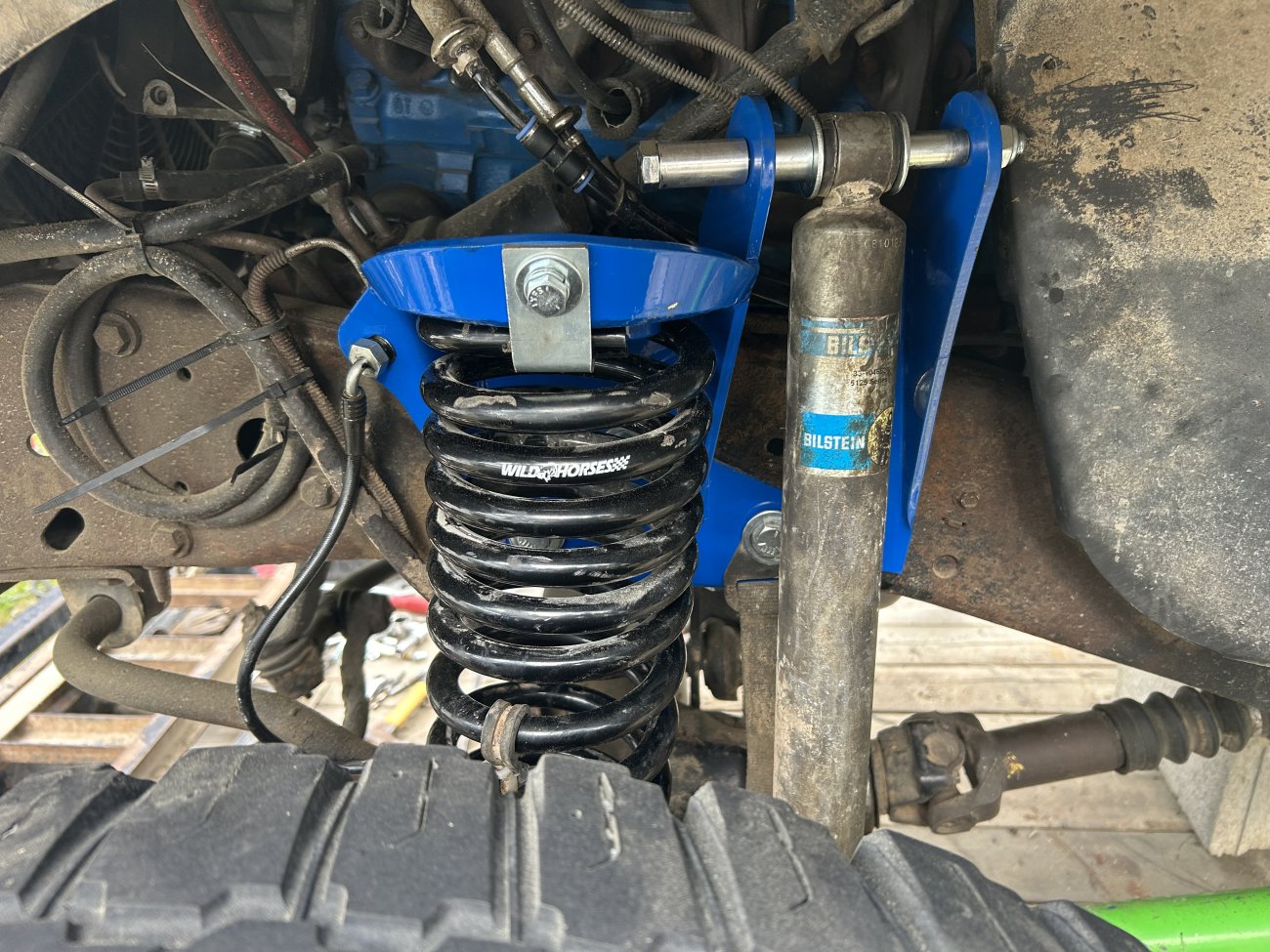 Ford Bronco II James Duff Coil Bucket & Shock Mount