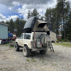 Roof top tent on a Ford Bronco II