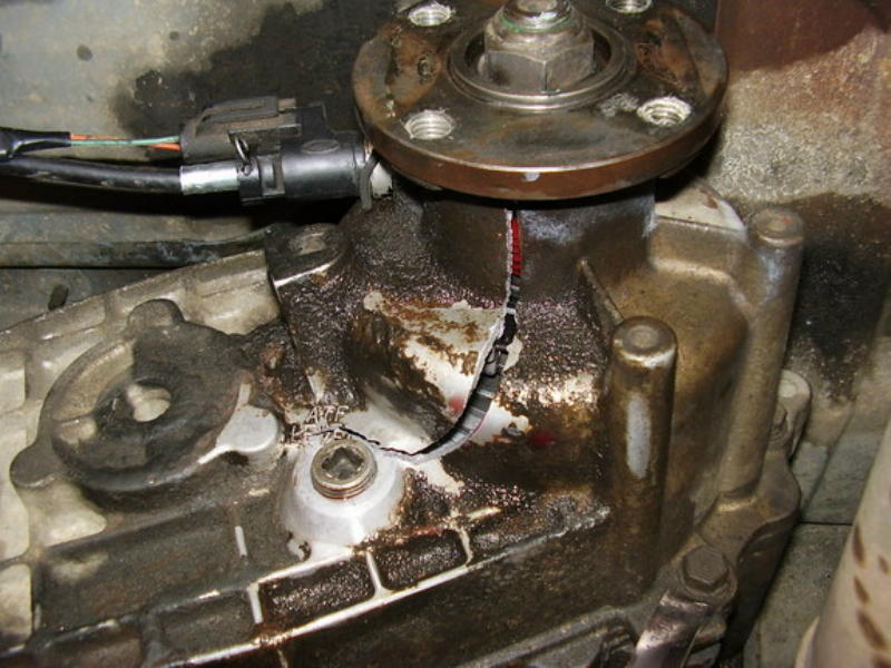 Ford Bronco II busted transfer case