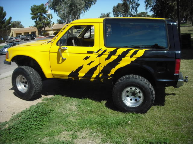 McNeil Racing Ford Bronco II drivers' side